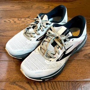 Brooks Women’s Adrenaline GTS 22 Size 9.5